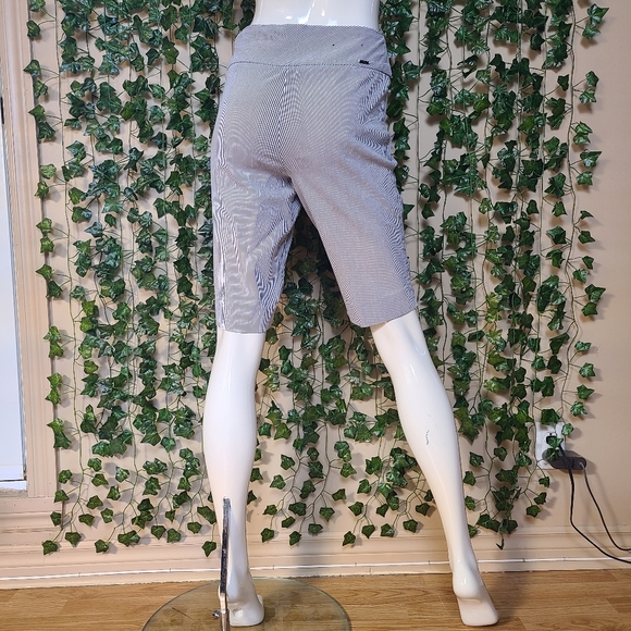 S.C. & Co Women's Striped Blue White Bodycon Casual Knee Lenght Short size 6 - Picture 4 of 12